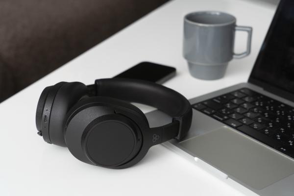 Final UX5000 Kabelloser Over-Ear-Kopfhörer mit ANC