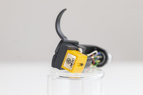 Nagaoka MP-110 H inkl. Headshell Tonabnehmersystem MI - High Output für den MM-Eingang