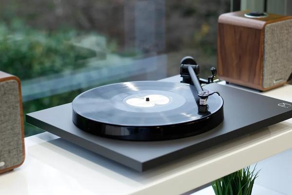 REGA PLANAR 1 Plus Plattenspieler