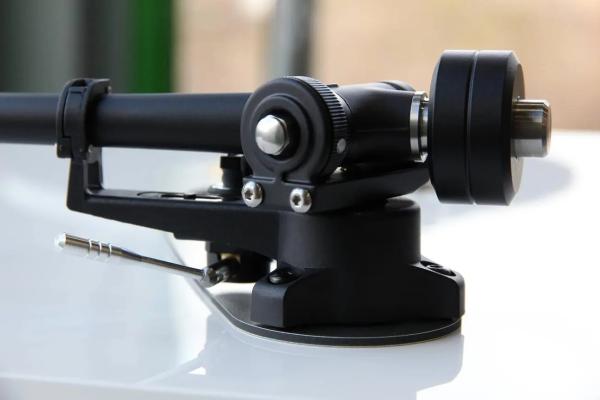 REGA RB 330 Tonarm